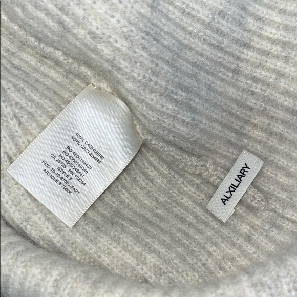 Aritzia Auxiliary Cashmere Toque - Picture 5 of 5